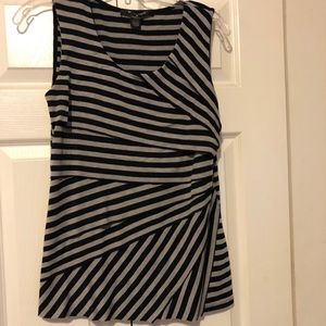 Sleeveless flattering top.